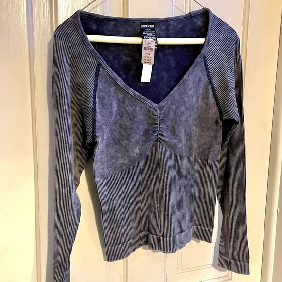 🎉HP!🎉 NWT Victoria Secret PINK Activewear Long Sleeved Top - Size M - Picture 4 of 9